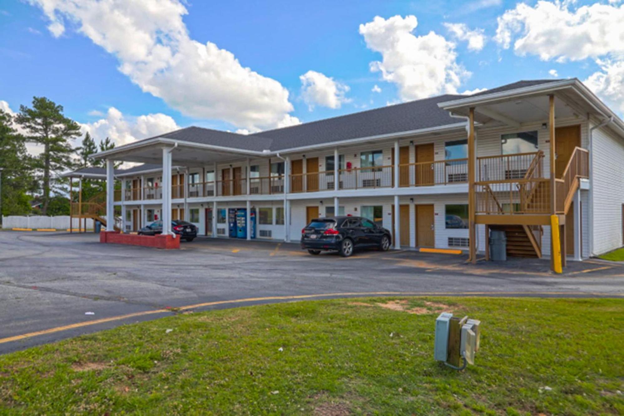 Economy Inn By Oyo אשבורן מראה חיצוני תמונה