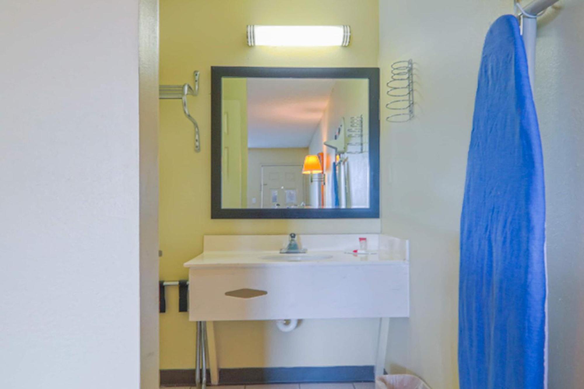 Economy Inn By Oyo אשבורן מראה חיצוני תמונה